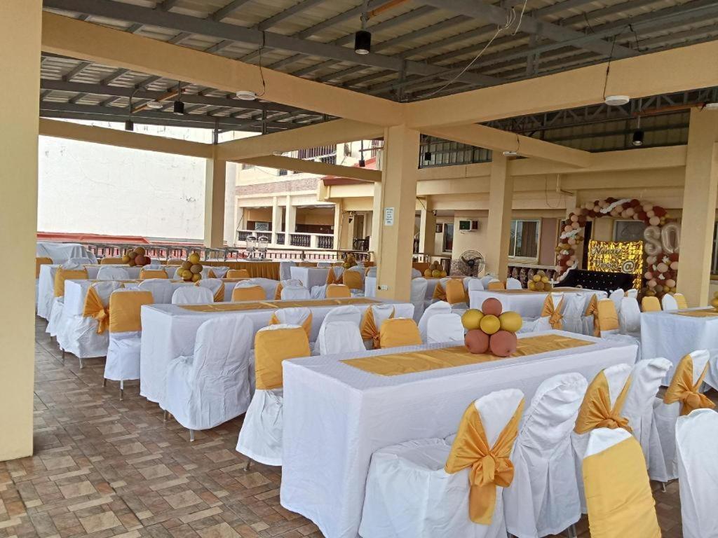 Suzuki Beach Hotel Olongapo Exterior foto