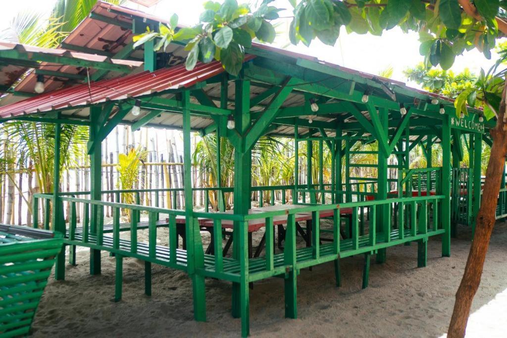 Suzuki Beach Hotel Olongapo Exterior foto