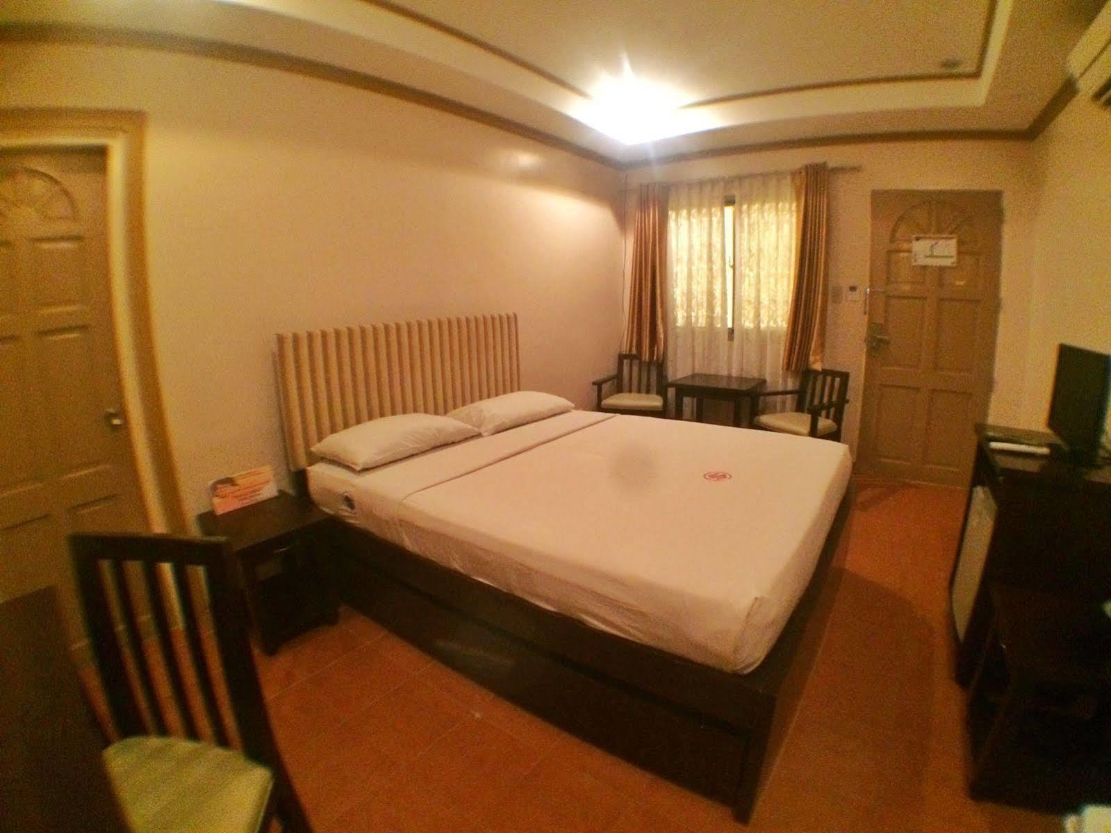 Suzuki Beach Hotel Olongapo Exterior foto
